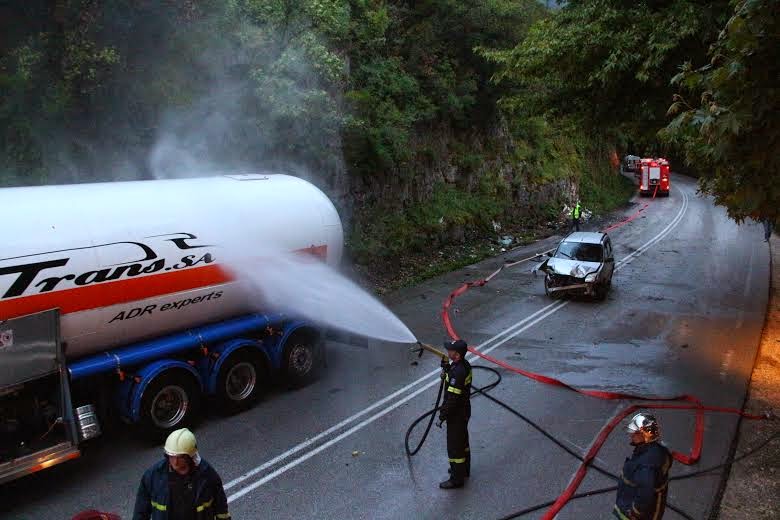 ΦΩΤΟ-Κλειστή η Εθνική Οδός Ιωαννίνων-Άρτας λόγω τροχαίου
