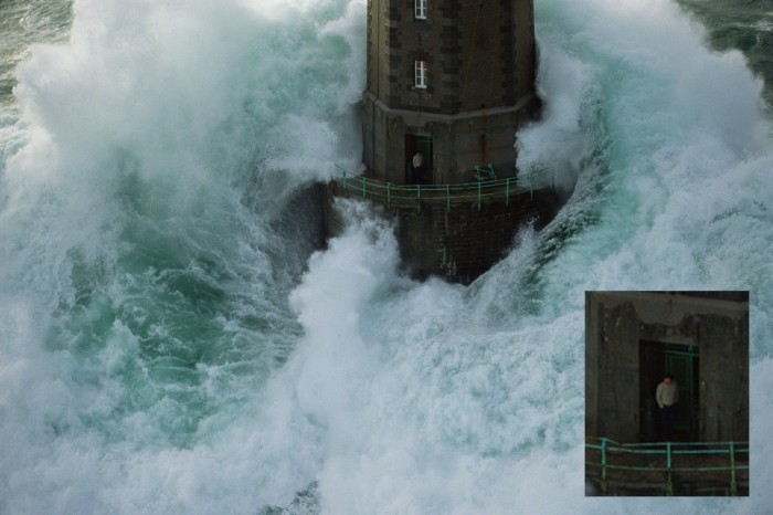 ΒΙΝΤΕΟ-Σώθηκε πριν τον αρπάξουν τα κύματα