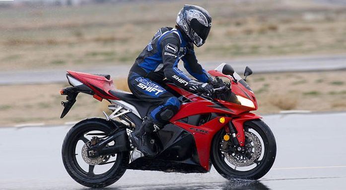 Φρένο σε βρεγμένο οδόστρωμα