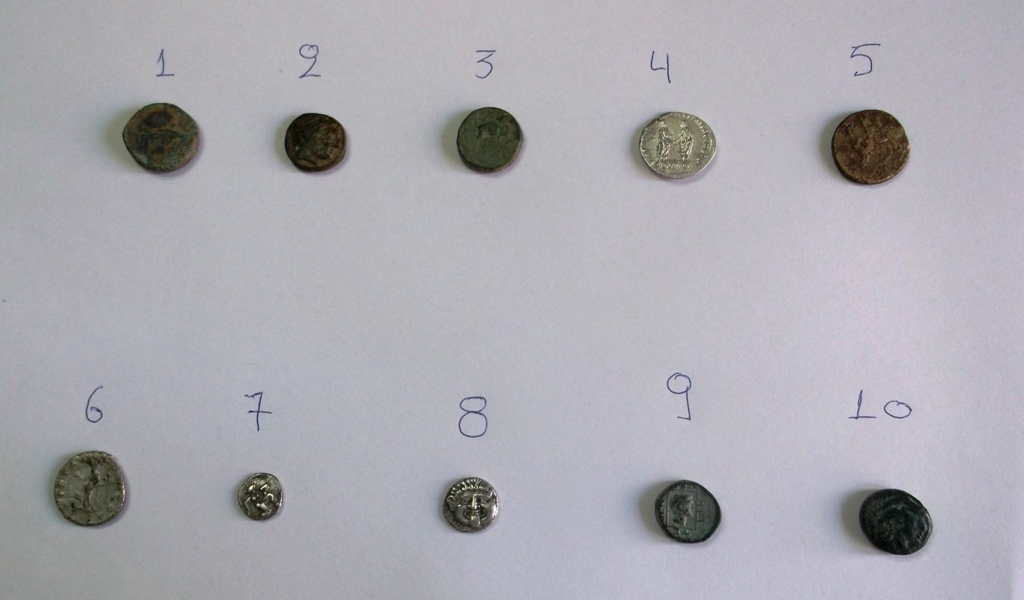 ΦΩΤΟ-Είχε σπίτι του αρχαία νομίσματα