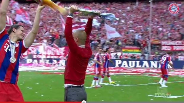 ΒΙΝΤΕΟ-Μπουγέλο με μπύρα στον Γκουαρντιόλα