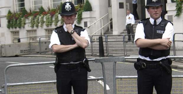 Ύποπτο δέμα στο ανατολικό Λονδίνο