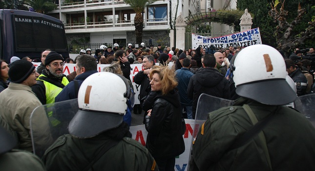 Διαδηλώνουν κατά της διαθεσιμότητας