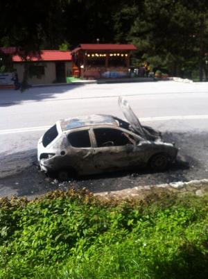 Παραλίγο τραγωδία! Αυτοκίνητο τυλίχθηκε στις φλόγες