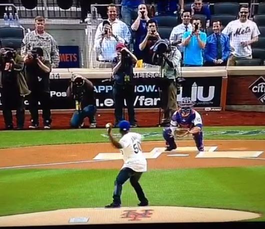 ΒΙΝΤΕΟ-Ο 50 Cent σίγουρα δεν «κάνει» για baseball