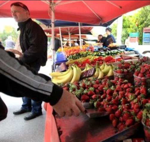 Συνεχίζουν την απεργία οι παραγωγοί