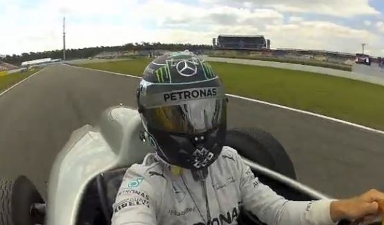 ΒΙΝΤΕΟ-Ο γύρος με το μονοθέσιο και το… κινητό