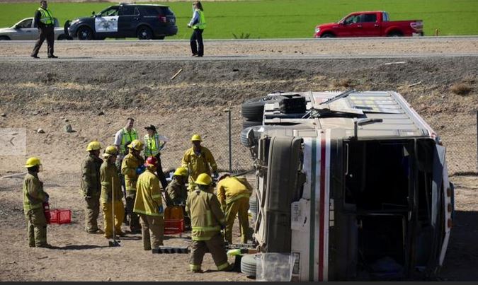 ΦΩΤΟ-Τέσσερις νεκροί από σύγκρουση λεωφορείου