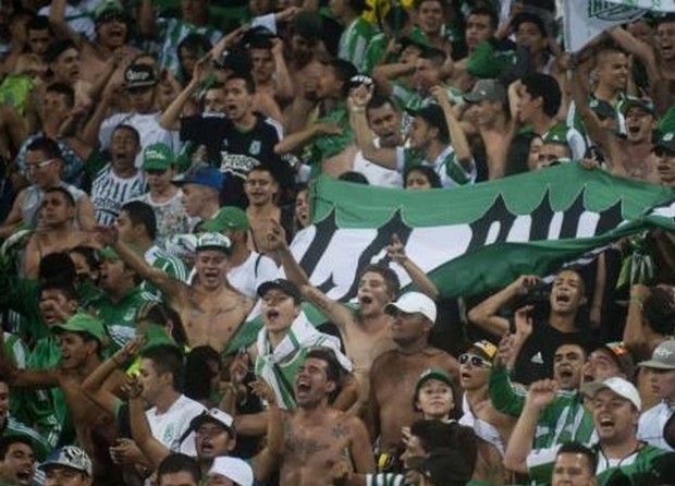 ΦΩΤΟ-Έξι νεκροί από επεισόδια σε αγώνα στην Κολομβία