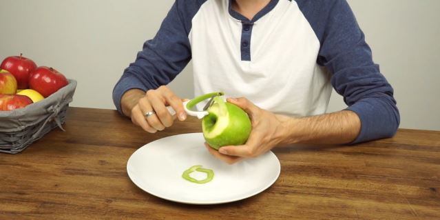 ΒΙΝΤΕΟ-Καθάρισε μήλα σε χρόνο dt