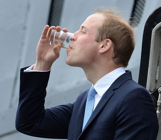 ΦΩΤΟ-Τα… έτσουξε ο πρίγκιπας