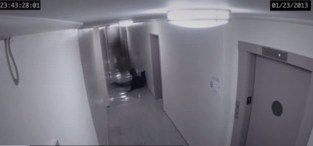 ΒΙΝΤΕΟ-Φάντασμα επιτίθεται σε άνθρωπο