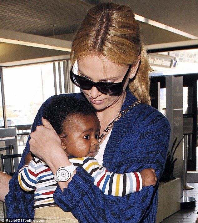 Σαρλίζ Θερόν: Προτεραιότητα για μένα έχει μόνο ο γιος μου