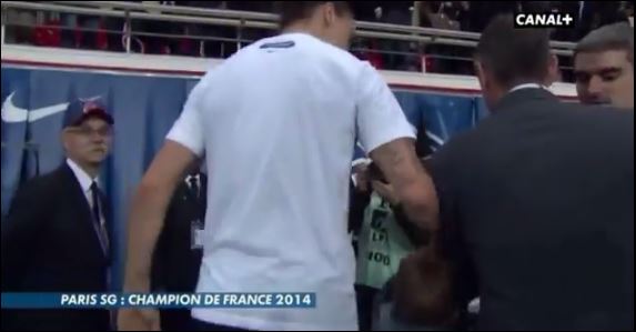 ΒΙΝΤΕΟ-Ο Ιμπραϊμοβιτς εκνευρίζεται και στις… φιέστες