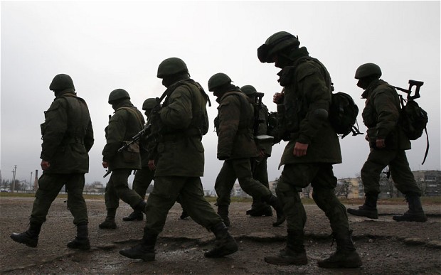 Απομακρύνεται από τα ουκρανικά σύνορα ο ρωσικός στρατός