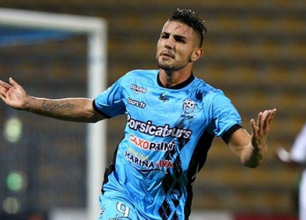 Ο Ολυμπιακός για Ντελόρ και Μαζουακού