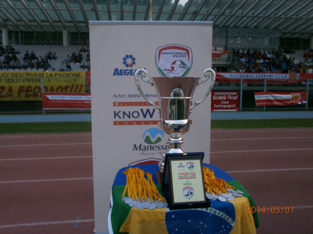 ΦΩΤΟ-Φόρος τιμής στον Ayrton Senna με χορηγό την Aegean