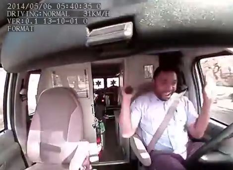 ΒΙΝΤΕΟ-Οδηγός ασθενοφόρου τα «σπάει» με Madonna