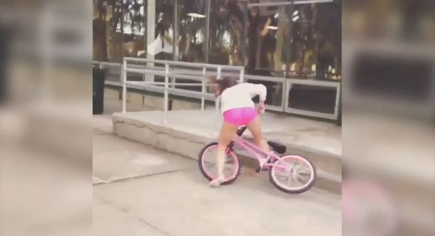 ΒΙΝΤΕΟ-Ροζ ατύχημα με ποδήλατο