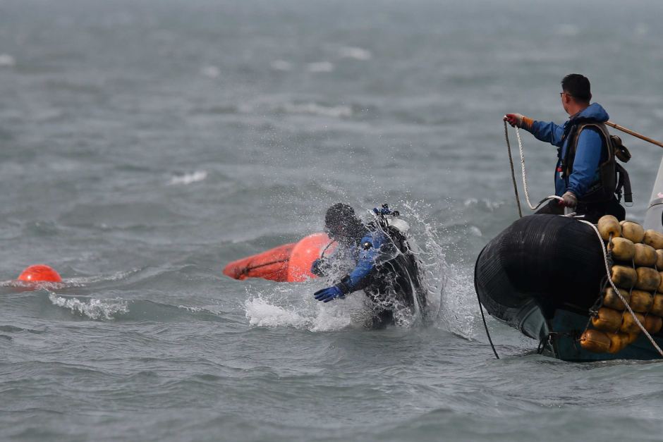 Νότια Κορέα: Νεκρός και δεύτερος δύτης στο Sewol