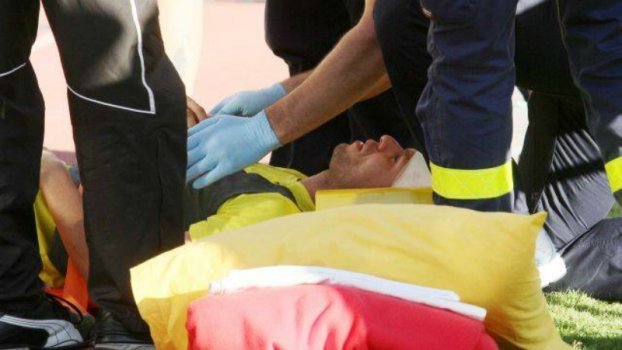 Η ΑΕΛ επικήρυξε τον οπαδό που πέταξε την κροτίδα