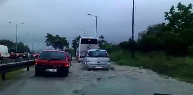 ΒΙΝΤΕΟ-Σερβία: Ένας νεκρός και ένας αγνοούμενος από τις πλημμύρες