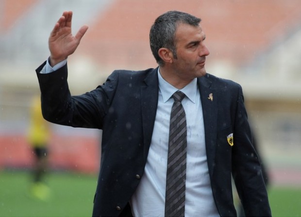 Παραμένει ο Δέλλας στον πάγκο της ΑΕΚ