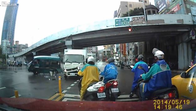 ΒΙΝΤΕΟ-Σώθηκαν από θαύμα