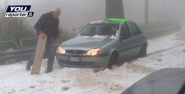 ΒΙΝΤΕΟ-Χιόνι και χαλάζι στην Ιταλία