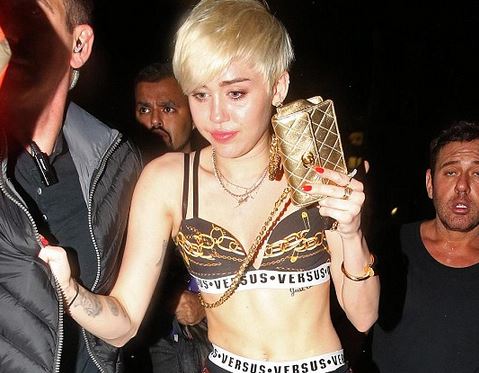 ΦΩΤΟ-Από το κακό στο… χειρότερο η Miley Cyrus
