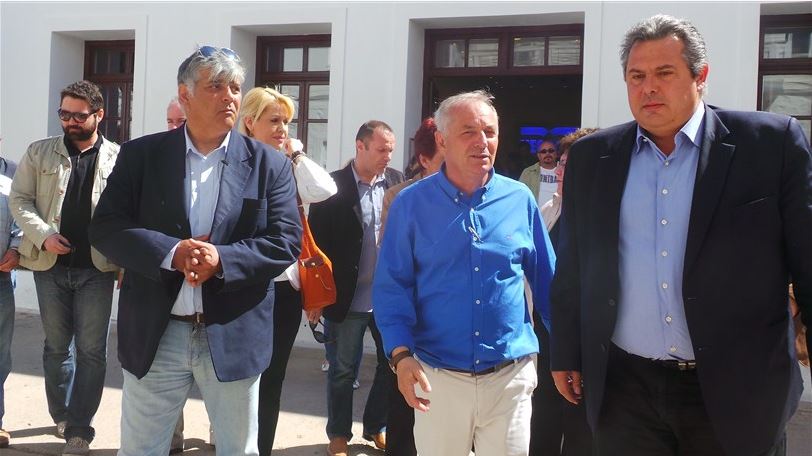 ΦΩΤΟ-Στο ναυπηγείο της Σύρου ο Καμμένος