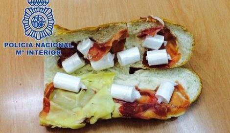 Σάντουιτς με ζαμπόν, τυρί και… κοκαΐνη