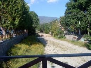 Αυτοκίνητο έπεσε στην κοίτη του Κραυσίδωνα