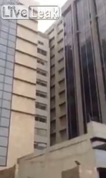 ΒΙΝΤΕΟ-“Χορεύουν” τα κτίρια από τον σεισμό στο Μεξικό