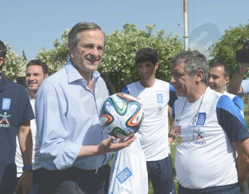 ΦΩΤΟ-Τους παίκτες της εθνικής συνάντησε ο Σαμαράς