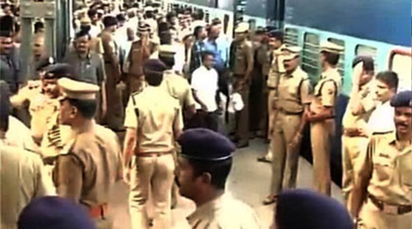 Ινδία: Διπλή βομβιστική επίθεση σε τρένο