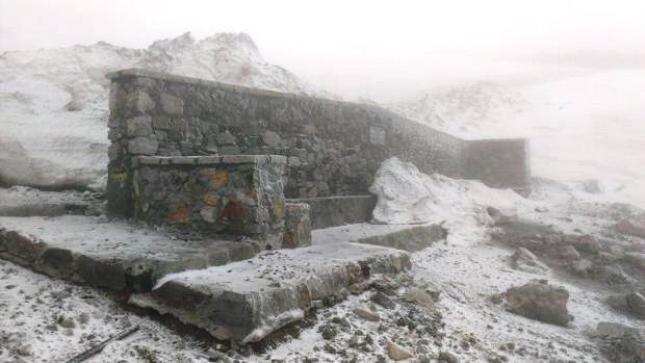 ΦΩΤΟ-Χιόνισε το πρωί στα Καλάβρυτα!