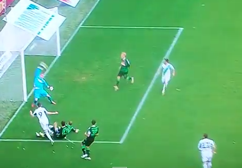 ΒΙΝΤΕΟ- Τρία δοκάρια με ένα σουτ