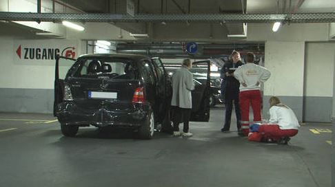 ΦΩΤΟ-Δείτε τις ζημιές που έκανε 86χρονη όταν τράκαρε 11 Ι.Χ