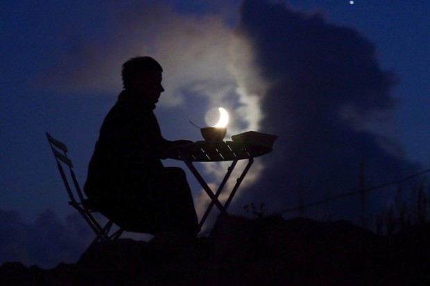 ΦΩΤΟ-Παιχνίδια με το φεγγάρι