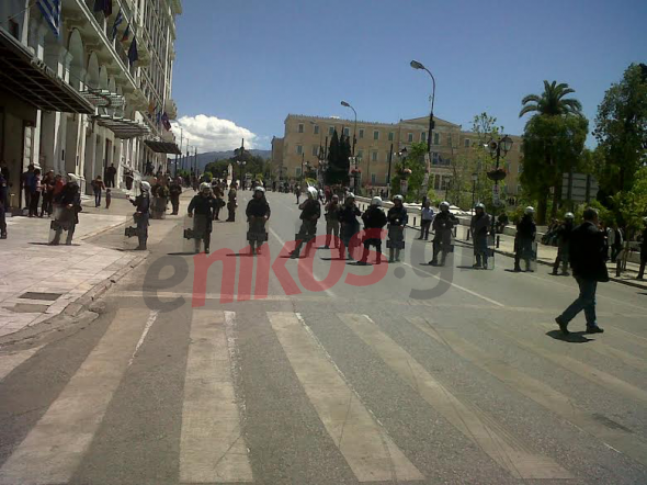 ΤΩΡΑ-Άνοιξε το μετρό στο Σύνταγμα