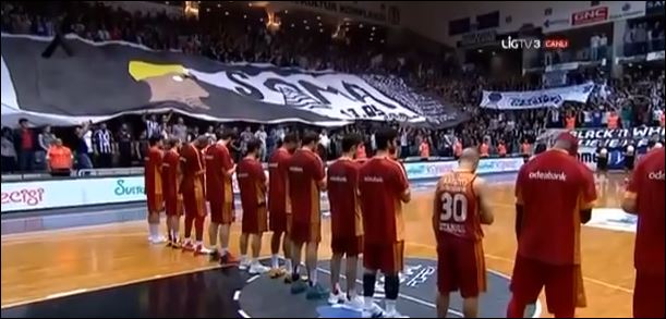 ΒΙΝΤΕΟ-Με κράνη οι παίχτες της Γαλατά και της Μπεσίκτας