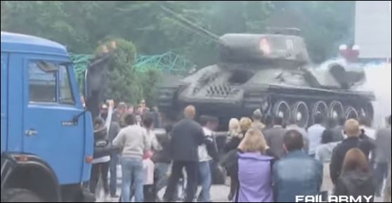 ΒΙΝΤΕΟ-Στρατιώτες προσφέρουν άφθονο γέλιο