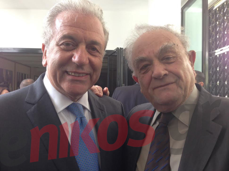 ΦΩΤΟ-Ο Φυντανίδης και ο Αβραμόπουλος στο μνημόσυνο του Καραμανλή