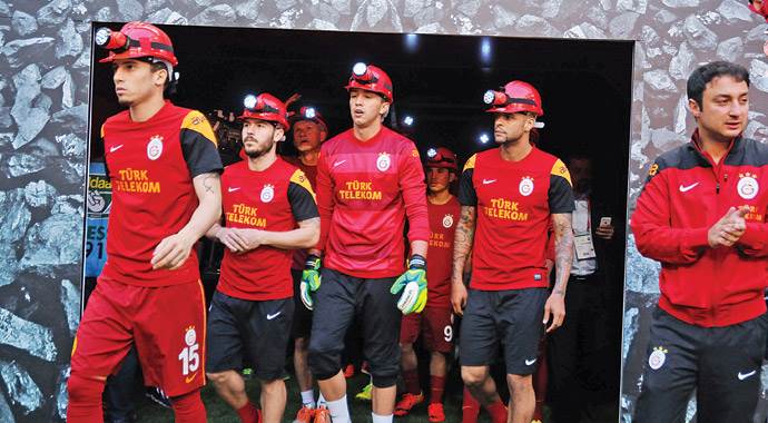 ΦΩΤΟ-Με κράνη οι παίκτες της Γαλατά