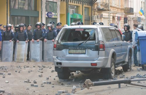 3 νεκροί και 15 τραυματίες στην Οδησσό
