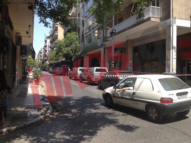 ΦΩΤΟ-Η Αντιτρομοκρατική στη Χαριλάου Τρικούπη