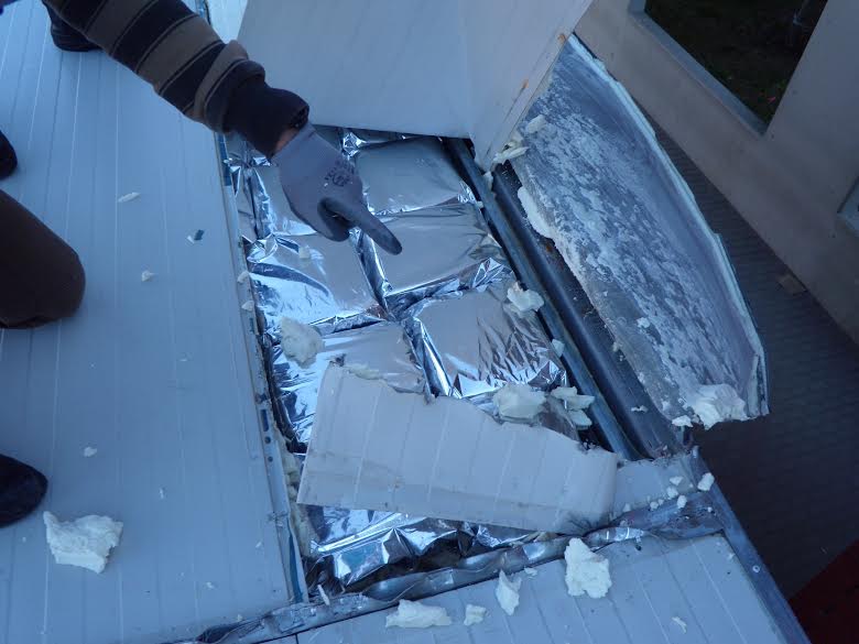 ΦΩΤΟ-Έκρυβαν 690 κιλά κάνναβη σε κρύπτη