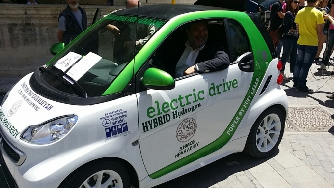 ΒΙΝΤΕΟ-Μαθητές έφτιαξαν υβριδικό αυτοκίνητο