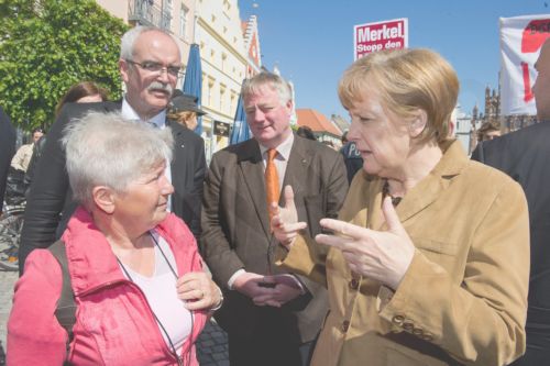 ΦΩΤΟ-Η Μέρκελ αγόρασε ντομάτες